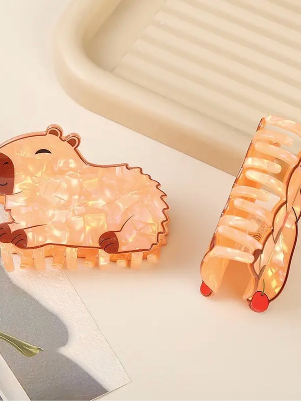 Capybara hair clip - Picture 3 of 3